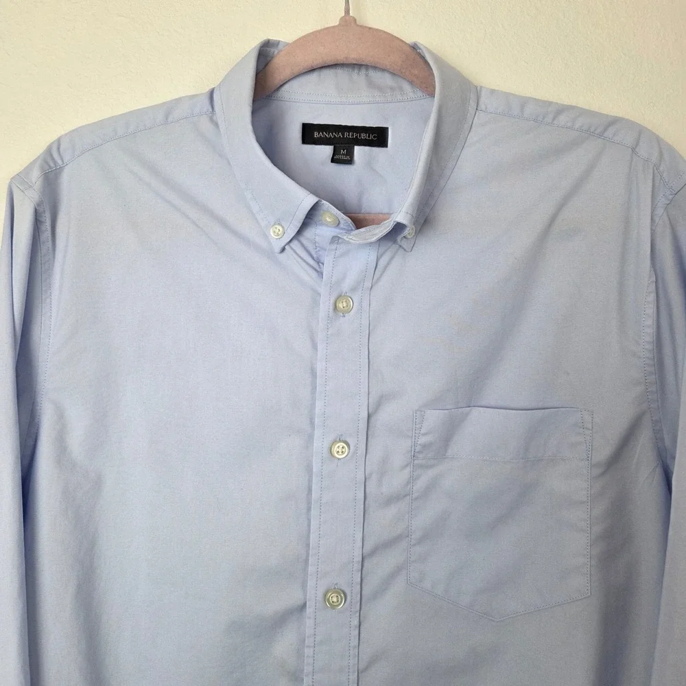 Banana Republic Mens M Light Blue Button Down‎ Shirt Long Sleeve RN54023